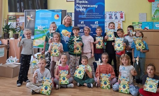 zdjęcie dzieci uczestniczących w zajęciach
